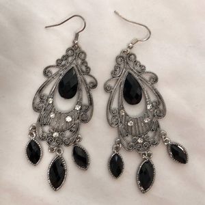 💙Silver and Black Chandelier Earrings